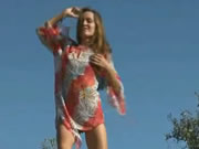 Ragazza sexy in montagna