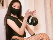 Ragazza asiatica magra